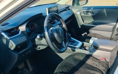 Toyota RAV4, 2021 год, 3 600 000 рублей, 8 фотография