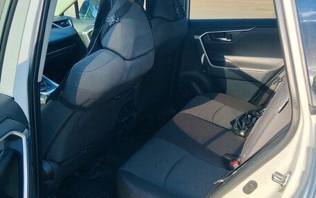 Toyota RAV4, 2021 год, 3 600 000 рублей, 4 фотография