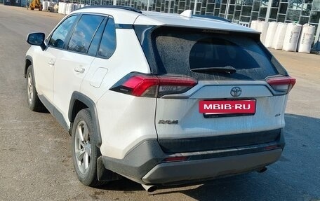 Toyota RAV4, 2021 год, 3 600 000 рублей, 6 фотография