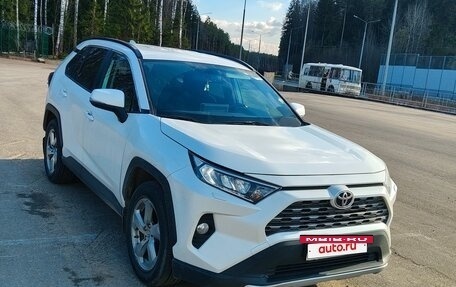 Toyota RAV4, 2021 год, 3 600 000 рублей, 2 фотография