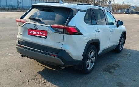 Toyota RAV4, 2021 год, 3 600 000 рублей, 3 фотография