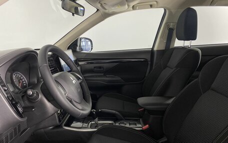 Mitsubishi Outlander III рестайлинг 3, 2019 год, 1 650 000 рублей, 12 фотография