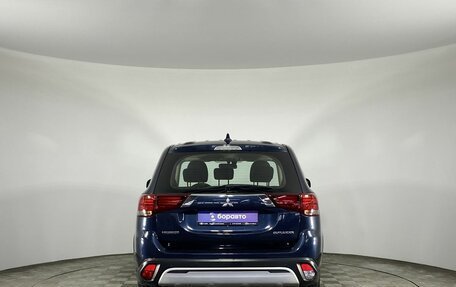 Mitsubishi Outlander III рестайлинг 3, 2019 год, 1 650 000 рублей, 8 фотография