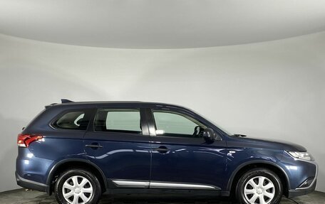 Mitsubishi Outlander III рестайлинг 3, 2019 год, 1 650 000 рублей, 11 фотография