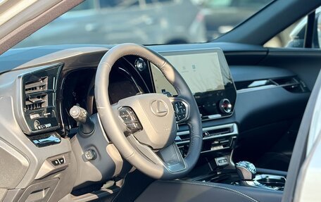 Lexus RX IV рестайлинг, 2025 год, 7 690 000 рублей, 12 фотография