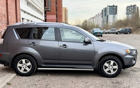Mitsubishi Outlander III рестайлинг 3, 2010 год, 920 000 рублей, 2 фотография