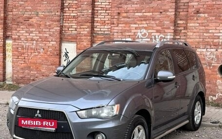 Mitsubishi Outlander III рестайлинг 3, 2010 год, 920 000 рублей, 14 фотография