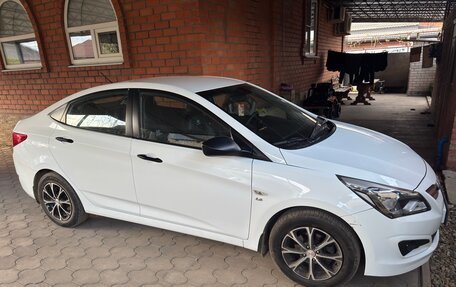 Hyundai Solaris II рестайлинг, 2014 год, 1 000 000 рублей, 3 фотография