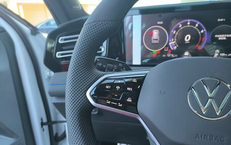 Volkswagen Tiguan, 2026 год, 4 700 000 рублей, 28 фотография