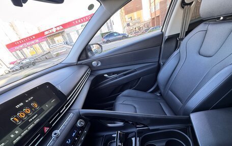 Hyundai Elantra, 2023 год, 2 440 000 рублей, 22 фотография