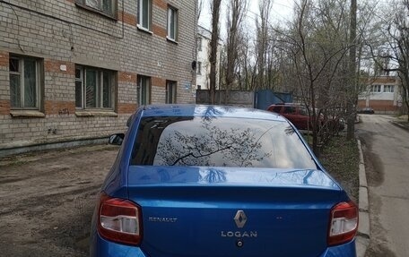 Renault Logan II, 2017 год, 650 000 рублей, 3 фотография