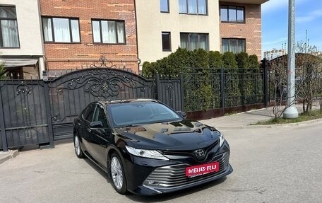 Toyota Camry, 2018 год, 2 700 000 рублей, 1 фотография