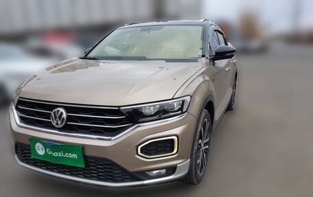 Volkswagen T-Roc I, 2018 год, 2 000 000 рублей, 1 фотография