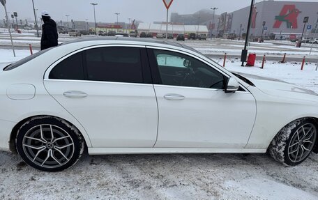 Mercedes-Benz E-Класс, 2020 год, 4 900 000 рублей, 3 фотография