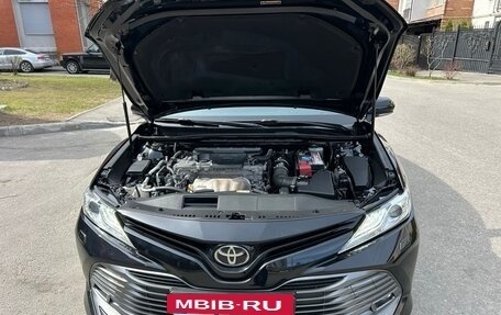 Toyota Camry, 2018 год, 2 700 000 рублей, 9 фотография