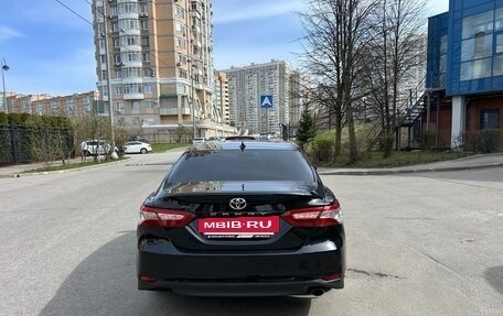 Toyota Camry, 2018 год, 2 700 000 рублей, 3 фотография