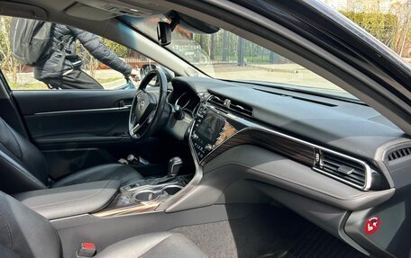 Toyota Camry, 2018 год, 2 700 000 рублей, 16 фотография