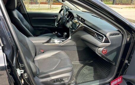 Toyota Camry, 2018 год, 2 700 000 рублей, 13 фотография