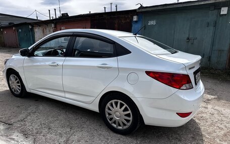 Hyundai Solaris II рестайлинг, 2012 год, 580 000 рублей, 3 фотография