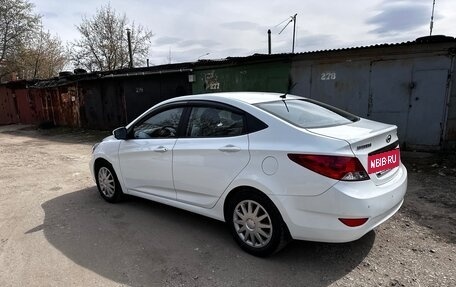 Hyundai Solaris II рестайлинг, 2012 год, 580 000 рублей, 2 фотография