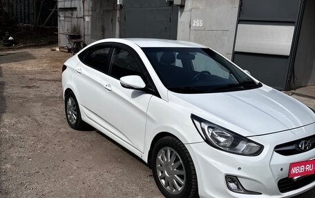 Hyundai Solaris II рестайлинг, 2012 год, 580 000 рублей, 4 фотография