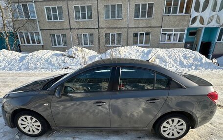 Chevrolet Cruze II, 2010 год, 800 000 рублей, 6 фотография