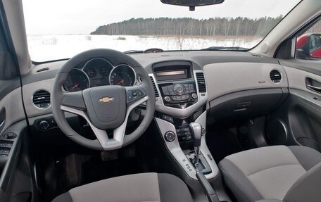 Chevrolet Cruze II, 2010 год, 800 000 рублей, 8 фотография