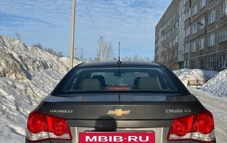 Chevrolet Cruze II, 2010 год, 800 000 рублей, 5 фотография
