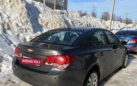 Chevrolet Cruze II, 2010 год, 800 000 рублей, 3 фотография