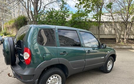 Chevrolet Niva I рестайлинг, 2011 год, 630 000 рублей, 4 фотография