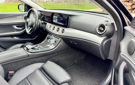 Mercedes-Benz E-Класс, 2019 год, 3 500 000 рублей, 12 фотография