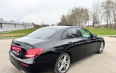 Mercedes-Benz E-Класс, 2019 год, 3 500 000 рублей, 7 фотография