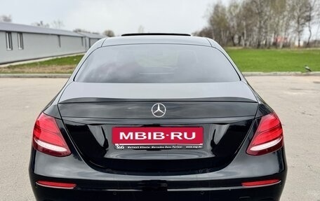 Mercedes-Benz E-Класс, 2019 год, 3 500 000 рублей, 6 фотография