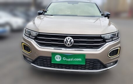 Volkswagen T-Roc I, 2018 год, 2 000 000 рублей, 2 фотография