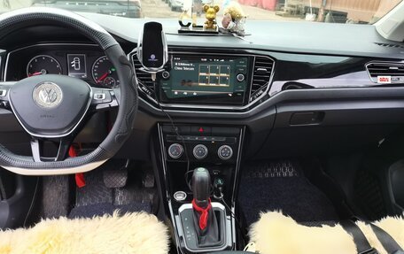 Volkswagen T-Roc I, 2018 год, 2 000 000 рублей, 8 фотография