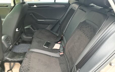 Volkswagen T-Roc I, 2018 год, 2 000 000 рублей, 14 фотография