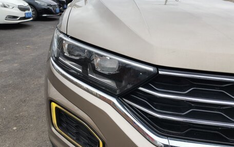 Volkswagen T-Roc I, 2018 год, 2 000 000 рублей, 3 фотография