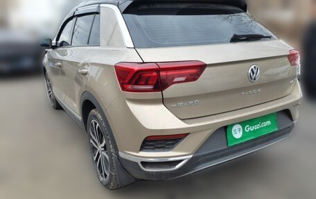 Volkswagen T-Roc I, 2018 год, 2 000 000 рублей, 7 фотография