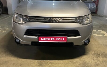 Mitsubishi Outlander III рестайлинг 3, 2013 год, 1 070 000 рублей, 1 фотография