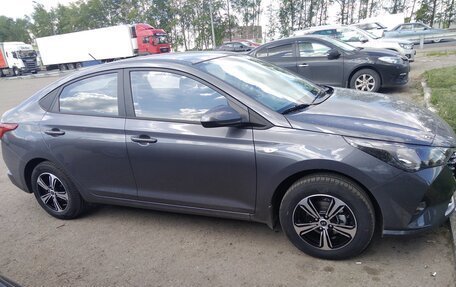 Hyundai Solaris II рестайлинг, 2021 год, 900 000 рублей, 1 фотография