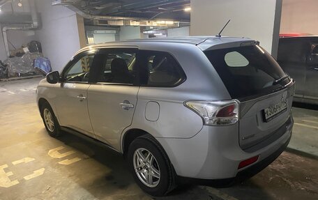 Mitsubishi Outlander III рестайлинг 3, 2013 год, 1 070 000 рублей, 3 фотография