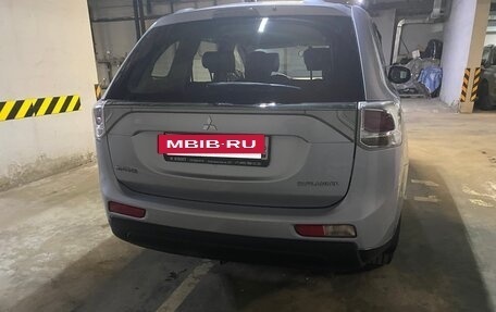 Mitsubishi Outlander III рестайлинг 3, 2013 год, 1 070 000 рублей, 5 фотография