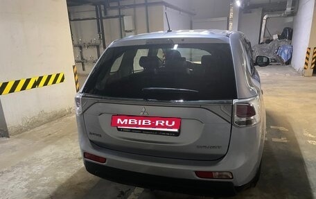 Mitsubishi Outlander III рестайлинг 3, 2013 год, 1 070 000 рублей, 4 фотография