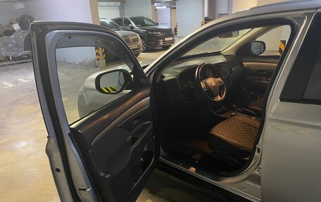 Mitsubishi Outlander III рестайлинг 3, 2013 год, 1 070 000 рублей, 17 фотография