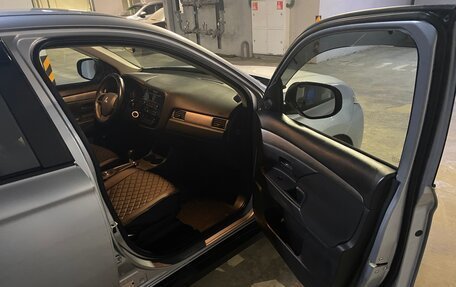 Mitsubishi Outlander III рестайлинг 3, 2013 год, 1 070 000 рублей, 12 фотография