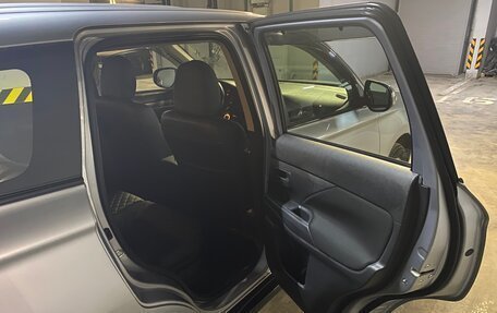 Mitsubishi Outlander III рестайлинг 3, 2013 год, 1 070 000 рублей, 10 фотография