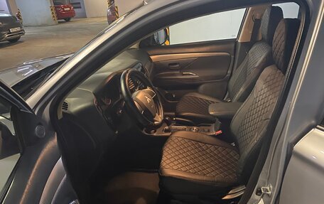 Mitsubishi Outlander III рестайлинг 3, 2013 год, 1 070 000 рублей, 15 фотография