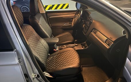 Mitsubishi Outlander III рестайлинг 3, 2013 год, 1 070 000 рублей, 13 фотография