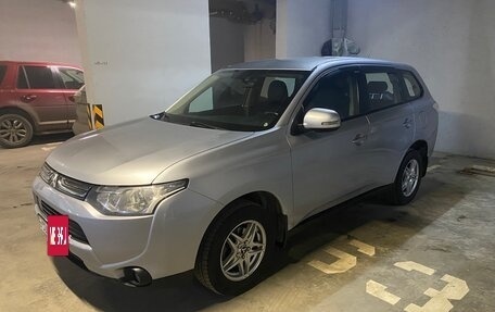 Mitsubishi Outlander III рестайлинг 3, 2013 год, 1 070 000 рублей, 2 фотография