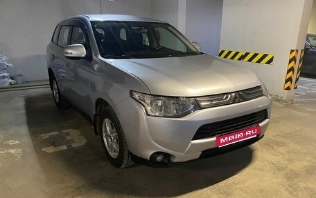 Mitsubishi Outlander III рестайлинг 3, 2013 год, 1 070 000 рублей, 7 фотография